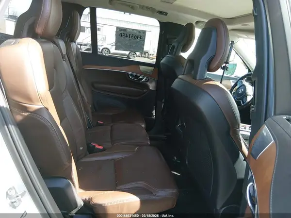YV4A22PL3J1367865 2018 VOLVO XC90 - Image 8