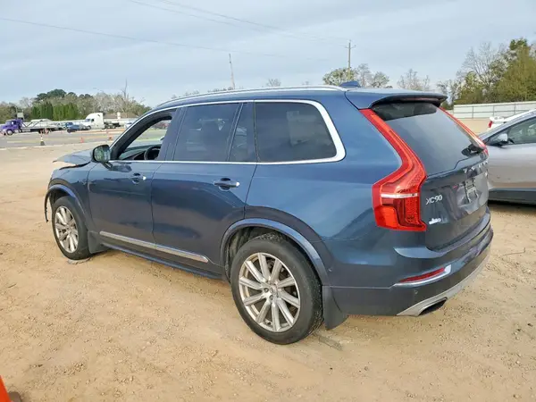 YV4A22PL3J1377666 2018 VOLVO XC90 - Image 2