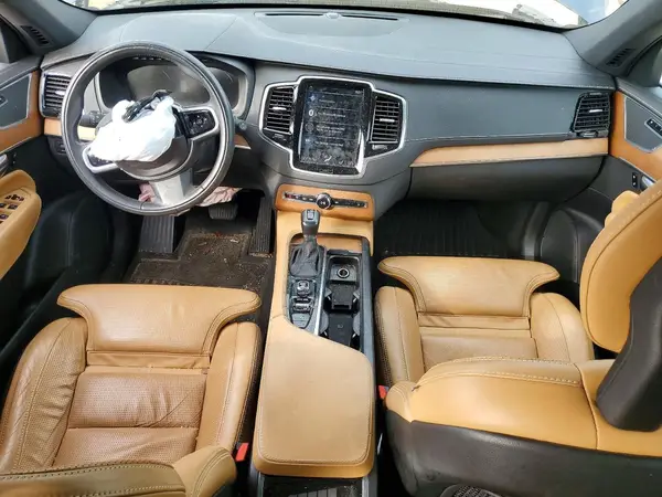 YV4A22PL3J1377666 2018 VOLVO XC90 - Image 8