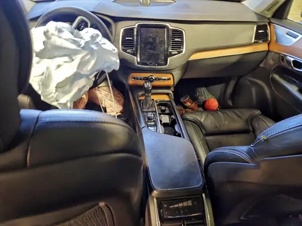YV4A22PL3K1431906 2019 VOLVO XC90 - Image 8
