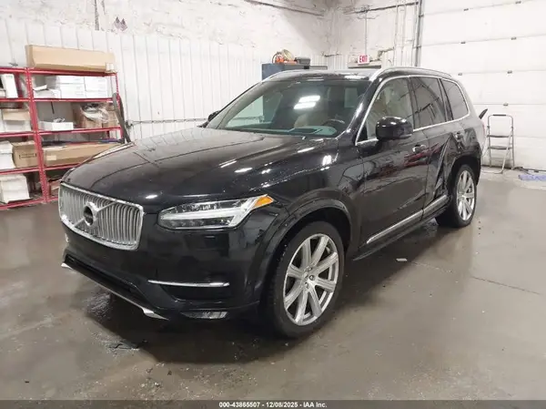 YV4A22PL3K1484119 2019 VOLVO XC90 - Image 2
