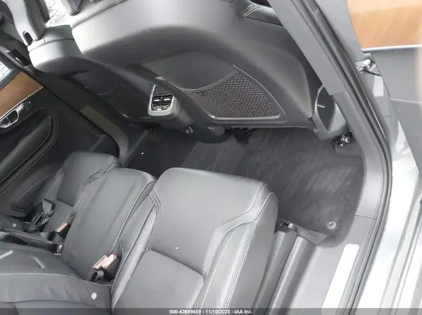 YV4A22PL3K1488042 2019 VOLVO XC90 - Image 8