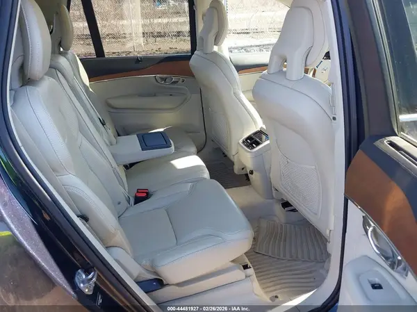 YV4A22PL4G1038231 2016 VOLVO XC90 - Image 8