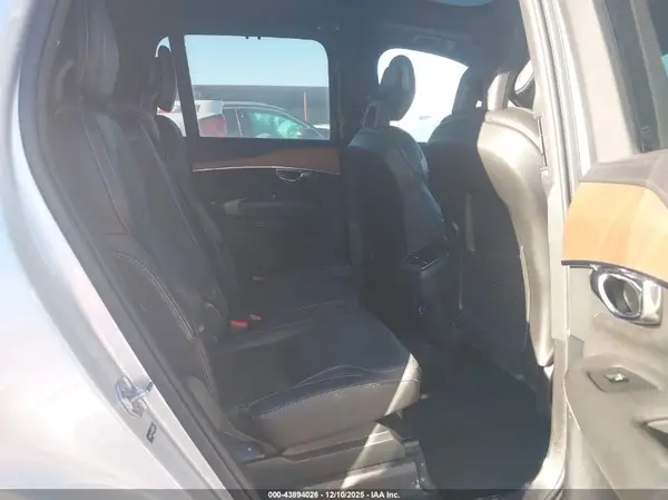 YV4A22PL4G1052677 2016 VOLVO XC90 - Image 8