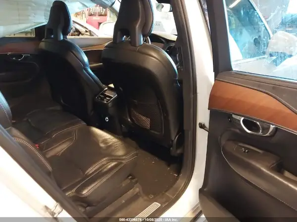 YV4A22PL4H1128108 2017 VOLVO XC90 - Image 8