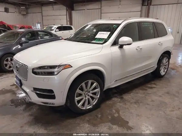 YV4A22PL4J1387137 2018 VOLVO XC90 - Image 2