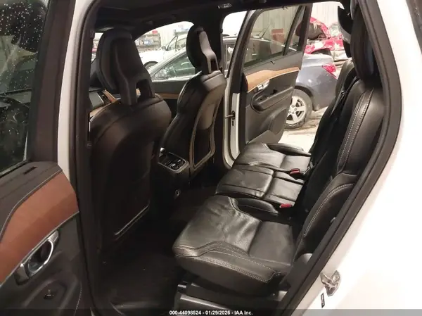 YV4A22PL4J1387137 2018 VOLVO XC90 - Image 8