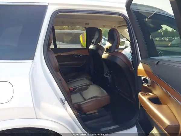 YV4A22PL4K1431090 2019 VOLVO XC90 - Image 8