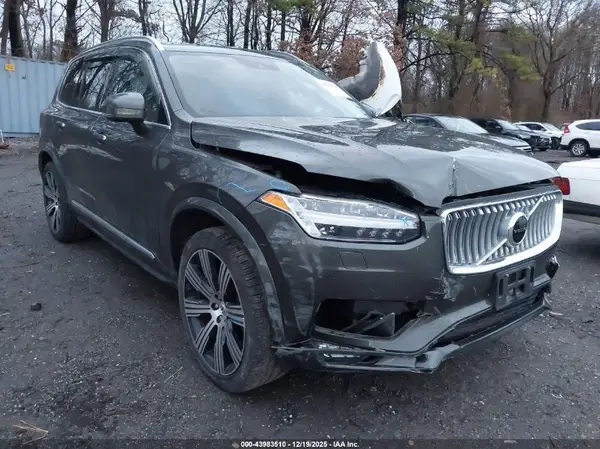 YV4A22PL4N1856927 2022 VOLVO XC90 - Image 1