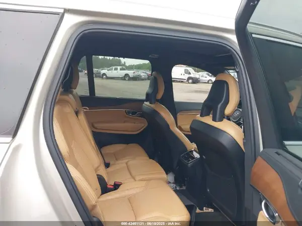 YV4A22PL5G1057385 2016 VOLVO XC90 - Image 8