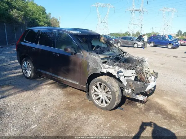 YV4A22PL5J1193667 2018 VOLVO XC90 - Image 1