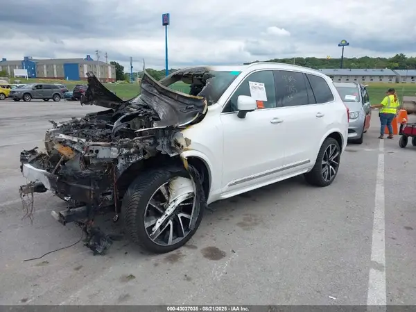 YV4A22PL5J1204716 2018 VOLVO XC90 - Image 2