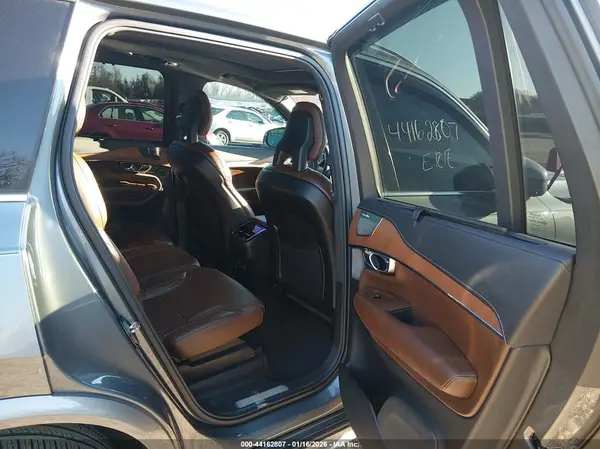 YV4A22PL5J1216042 2018 VOLVO XC90 - Image 8