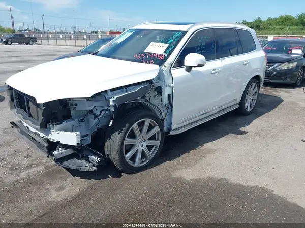 YV4A22PL5J1336827 2018 VOLVO XC90 - Image 2