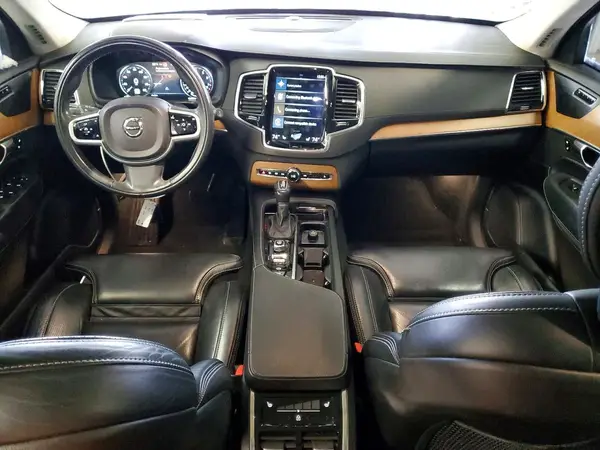 YV4A22PL5K1428215 2019 VOLVO XC90 - Image 8