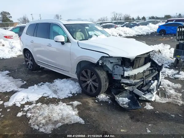YV4A22PL5N1817022 2022 VOLVO XC90 - Image 1