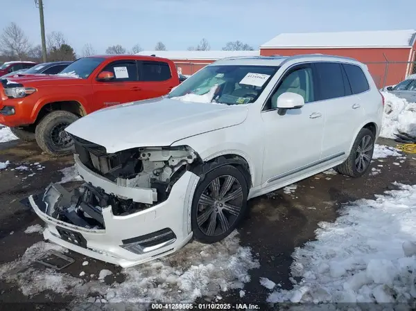 YV4A22PL5N1817022 2022 VOLVO XC90 - Image 2