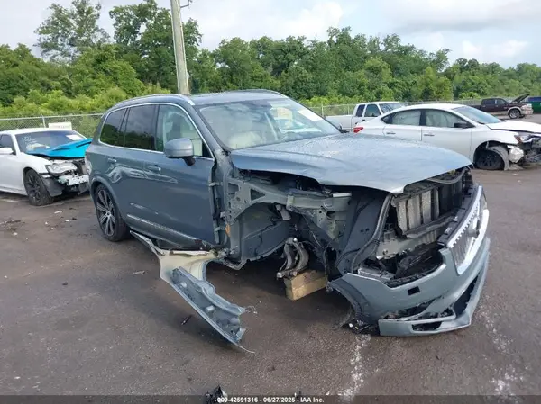 YV4A22PL5N1830482 2022 VOLVO XC90 - Image 1