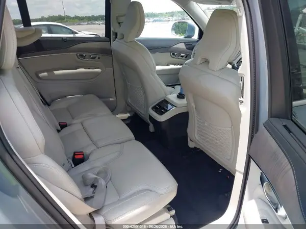 YV4A22PL5N1830482 2022 VOLVO XC90 - Image 8