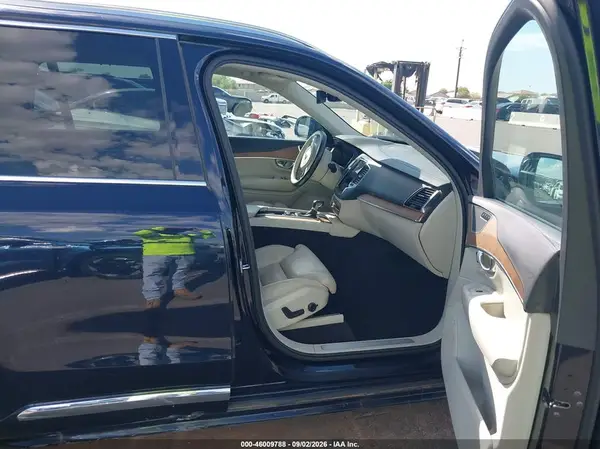 2016 VOLVO XC90 IAAI lot 46009788 auction photo 5