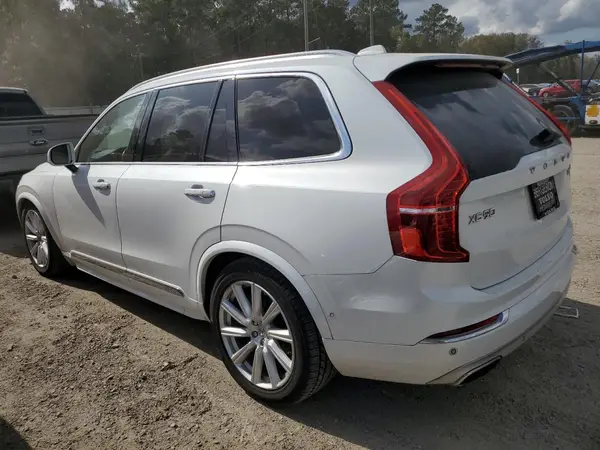 YV4A22PL6H1105641 2017 VOLVO XC90 - Image 2