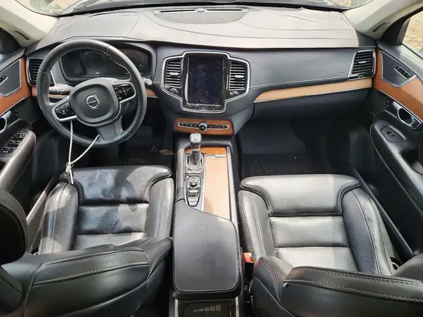 YV4A22PL6H1142527 2017 VOLVO XC90 - Image 8