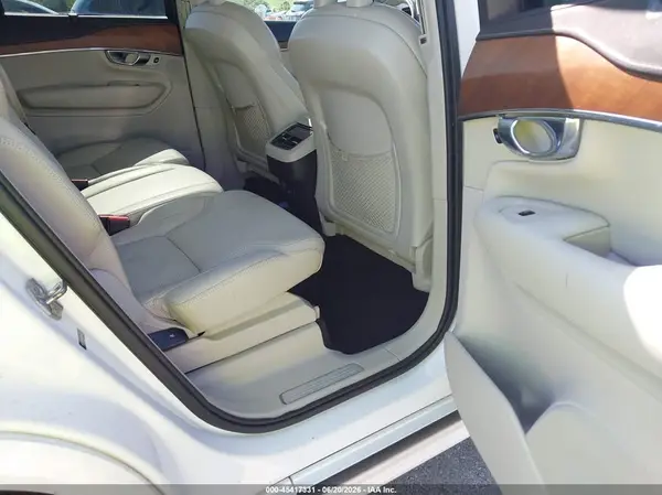 YV4A22PL6H1180680 2017 VOLVO XC90 - Image 8