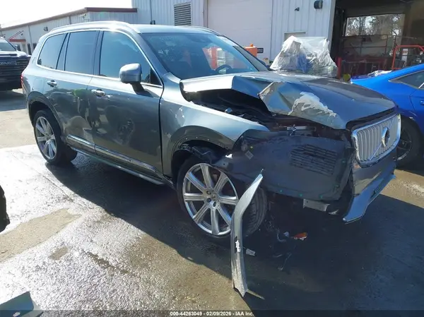 YV4A22PL6J1192706 2018 VOLVO XC90 - Image 1