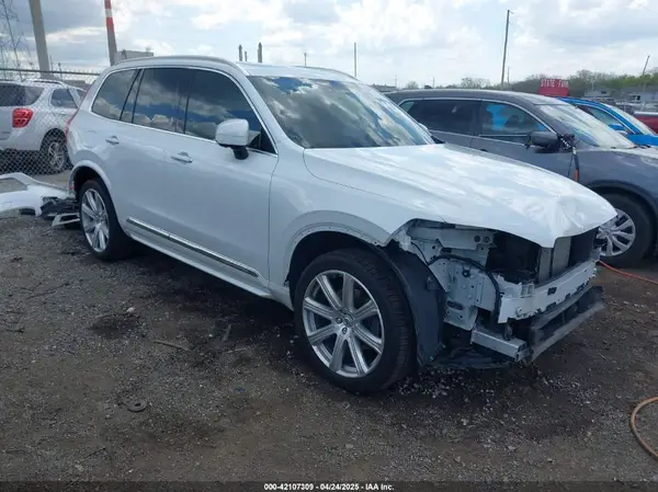 YV4A22PL6J1337355 2018 VOLVO XC90 - Image 1