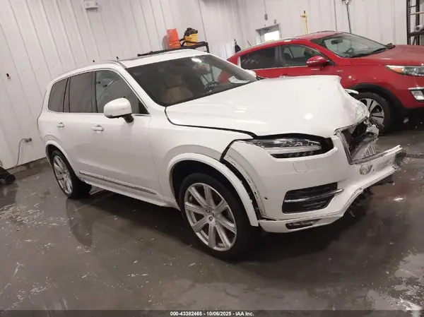 YV4A22PL6J1348419 2018 VOLVO XC90 - Image 1