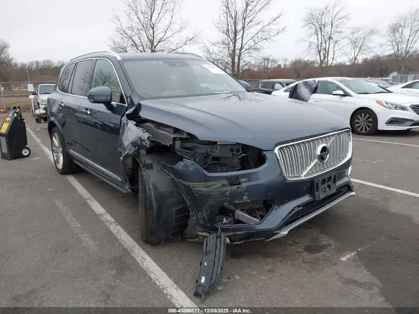 YV4A22PL6J1364345 2018 VOLVO XC90 - Image 1