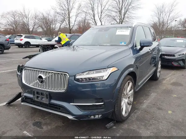 YV4A22PL6J1364345 2018 VOLVO XC90 - Image 2