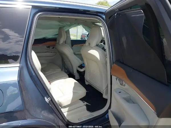 YV4A22PL6K1429843 2019 VOLVO XC90 - Image 8