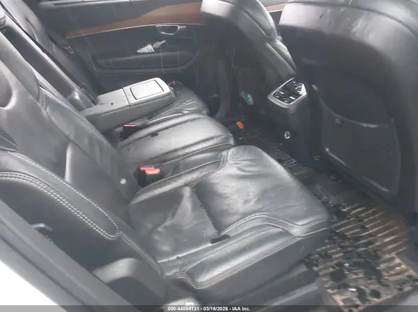 YV4A22PL6K1440843 2019 VOLVO XC90 - Image 8