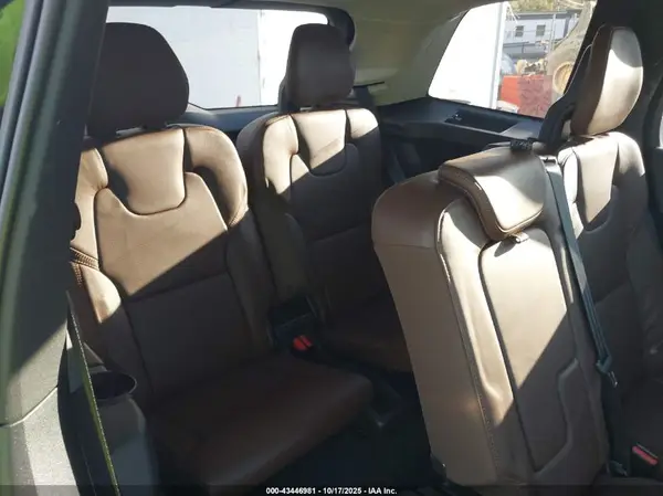 YV4A22PL6K1497821 2019 VOLVO XC90 - Image 8
