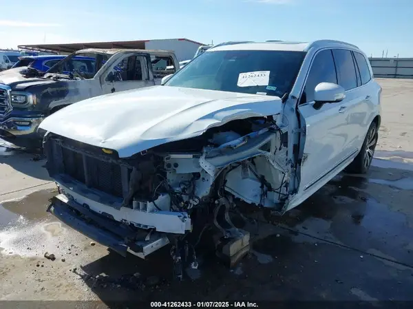YV4A22PL6N1828806 2022 VOLVO XC90 - Image 2