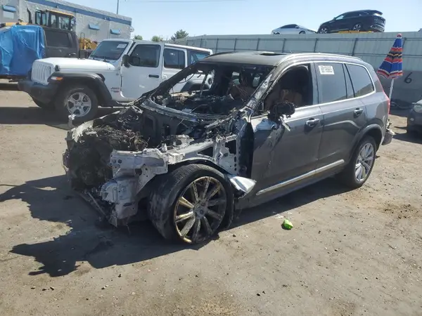 YV4A22PL7G1038465 2016 VOLVO XC90 - Image 1
