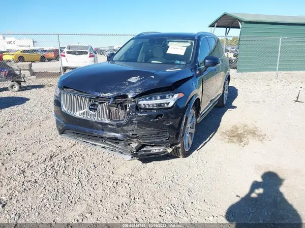 YV4A22PL7H1130886 2017 VOLVO XC90 - Image 2