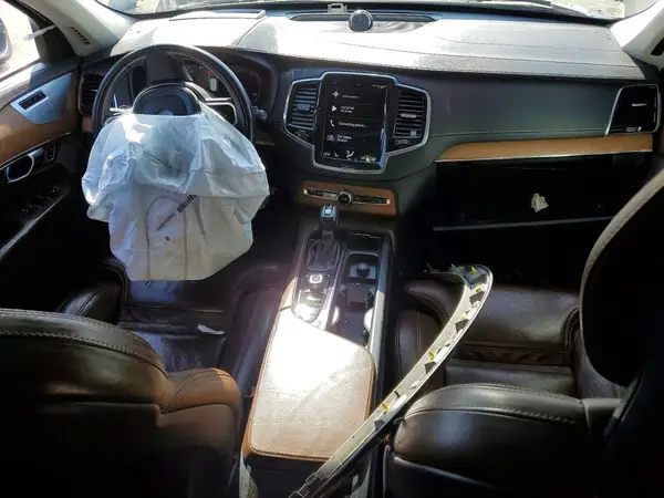 YV4A22PL7J1329278 2018 VOLVO XC90 - Image 8