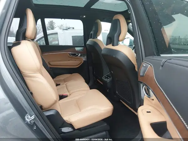 YV4A22PL7J1339163 2018 VOLVO XC90 - Image 8