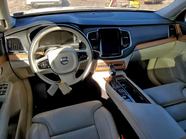 YV4A22PL7J1372499 2018 VOLVO XC90 - Image 8
