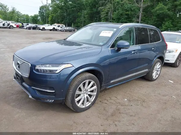 YV4A22PL7J1384300 2018 VOLVO XC90 - Image 2