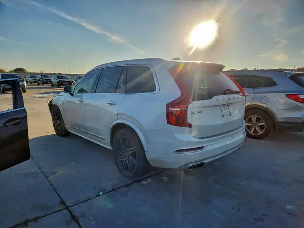 YV4A22PL7K1436705 2019 VOLVO XC90 - Image 2