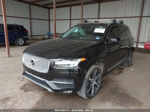 YV4A22PL7K1438583 2019 VOLVO XC90 - Image 2