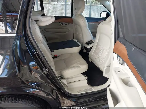 YV4A22PL7K1469929 2019 VOLVO XC90 - Image 8