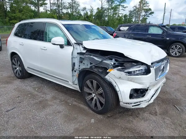 YV4A22PL7N1826031 2022 VOLVO XC90 - Image 1