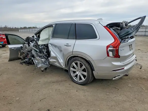 YV4A22PL8J1380823 2018 VOLVO XC90 - Image 2