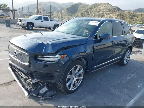 YV4A22PL8K1425924 2019 VOLVO XC90 - Image 2
