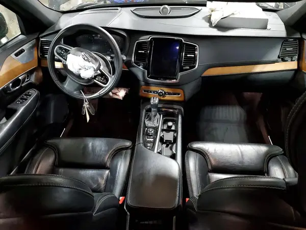 YV4A22PL8K1466845 2019 VOLVO XC90 - Image 8