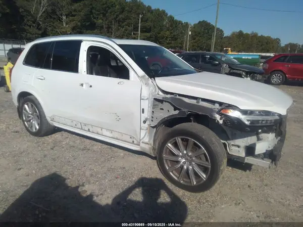 YV4A22PL9H1137841 2017 VOLVO XC90 - Image 1